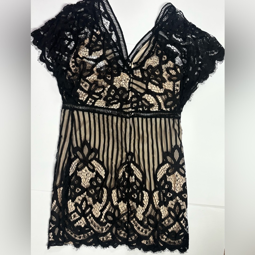 317. Boohoo Boutique Black and Cream Lace Mini Dress - Picture 6 of 6